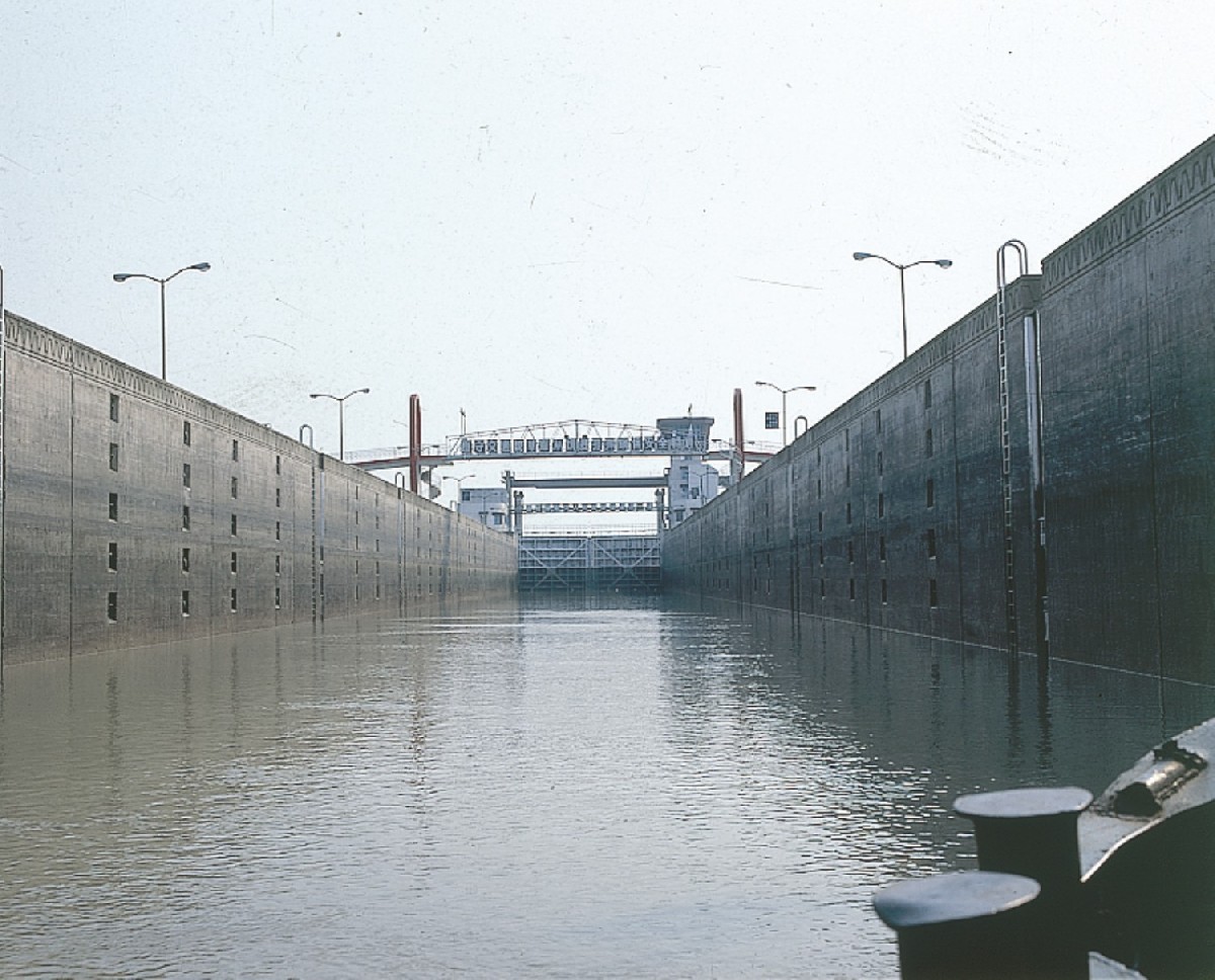 京杭運(yùn)河淮陰三線船閘工程